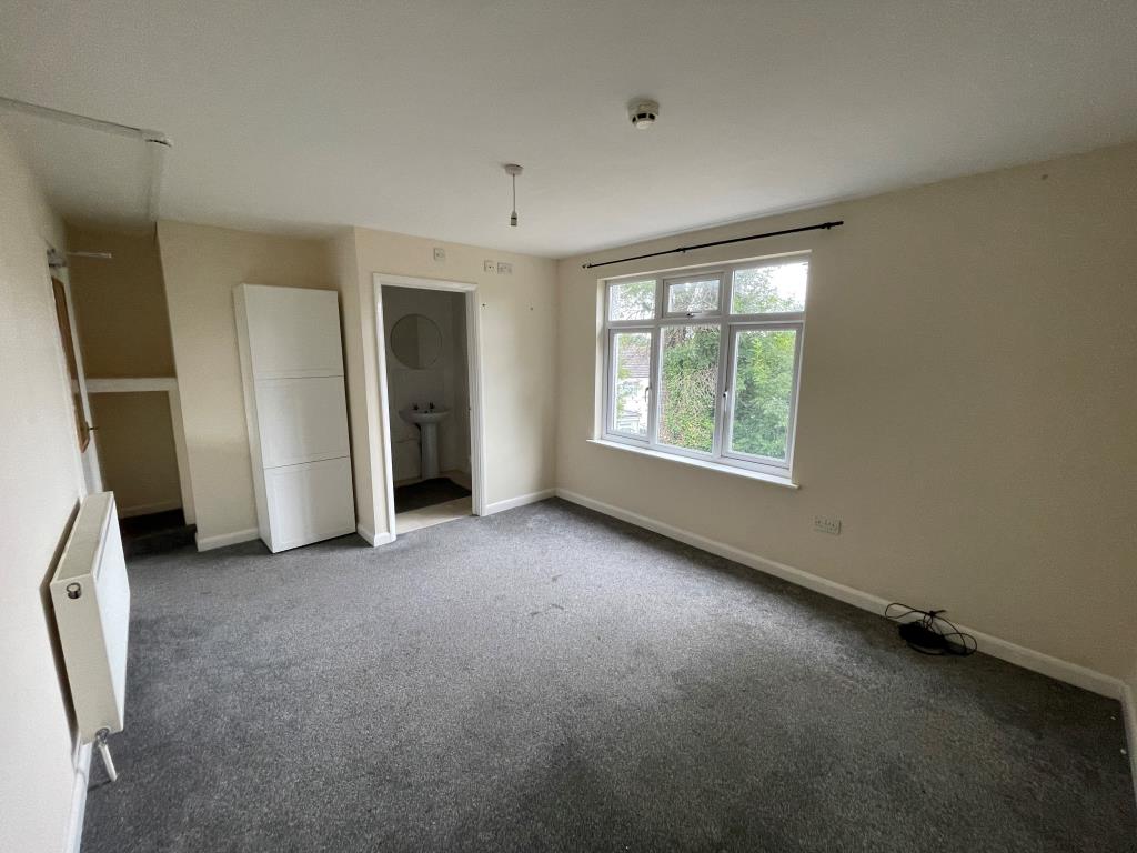 Lot: 15 - SIX LETTING ROOMS ALL WITH EN-SUITES - Bedroom four with en-suite